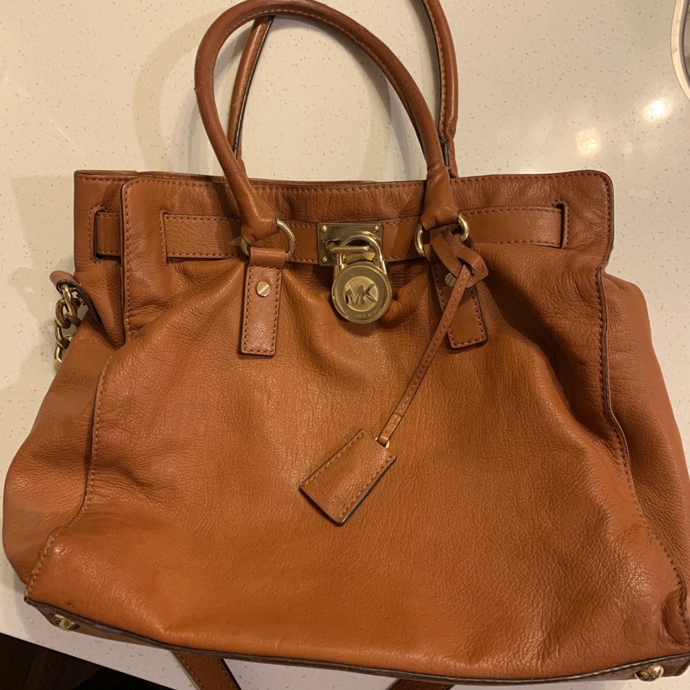 Beautiful and lightly used Michael Kors purse